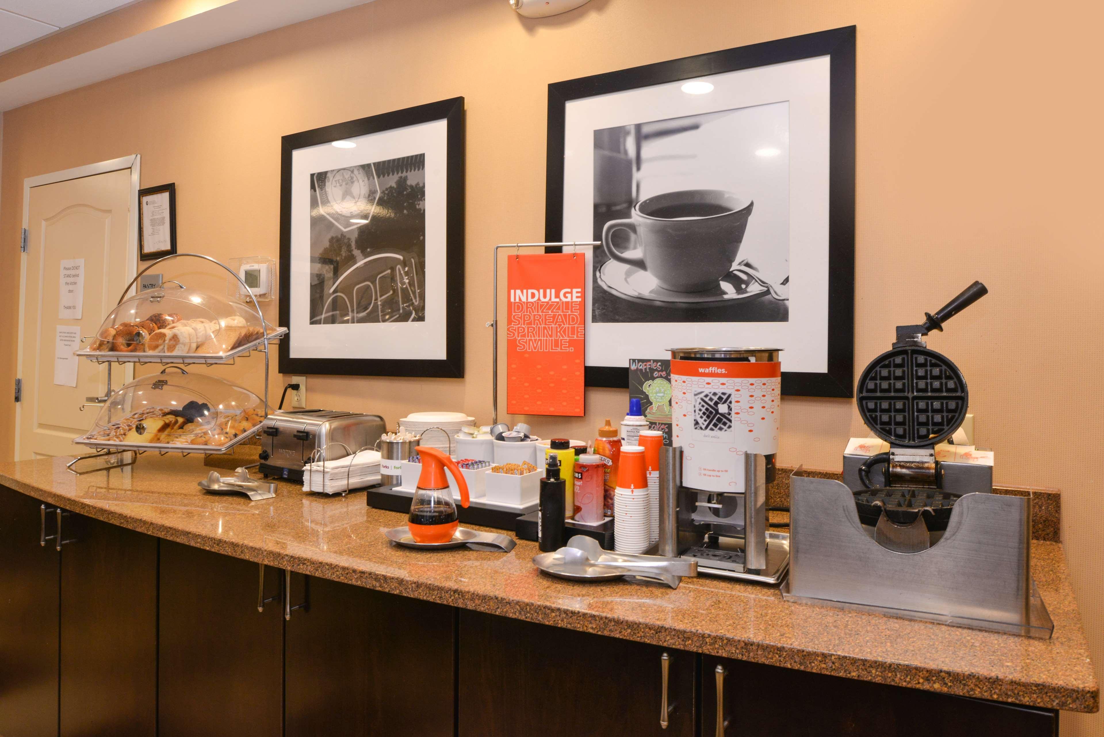 Hampton Inn Милфорд Экстерьер фото