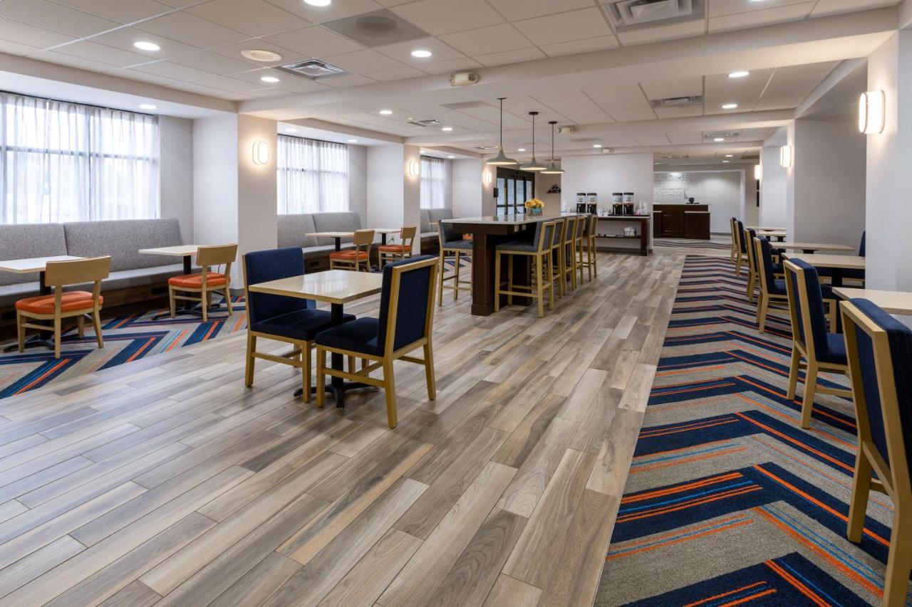 Hampton Inn Милфорд Экстерьер фото