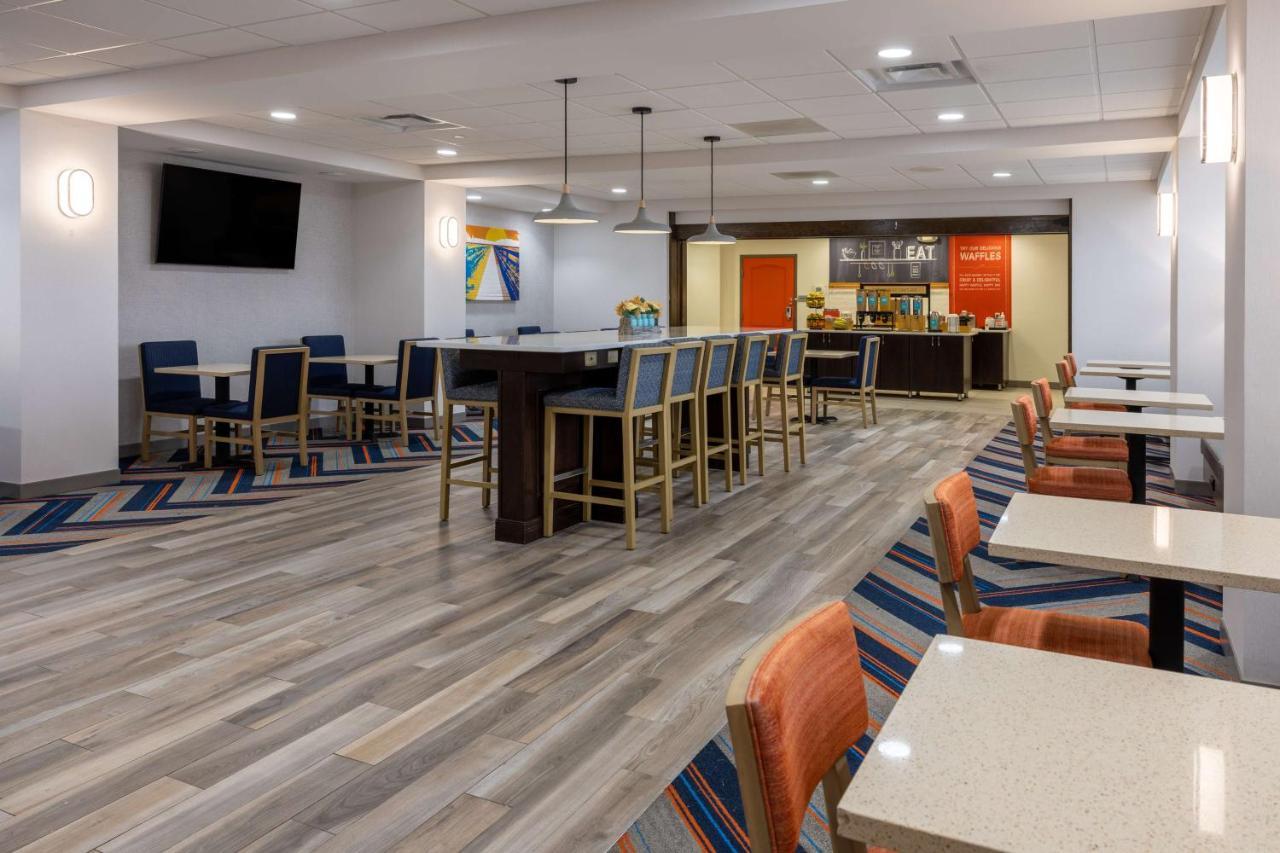 Hampton Inn Милфорд Экстерьер фото