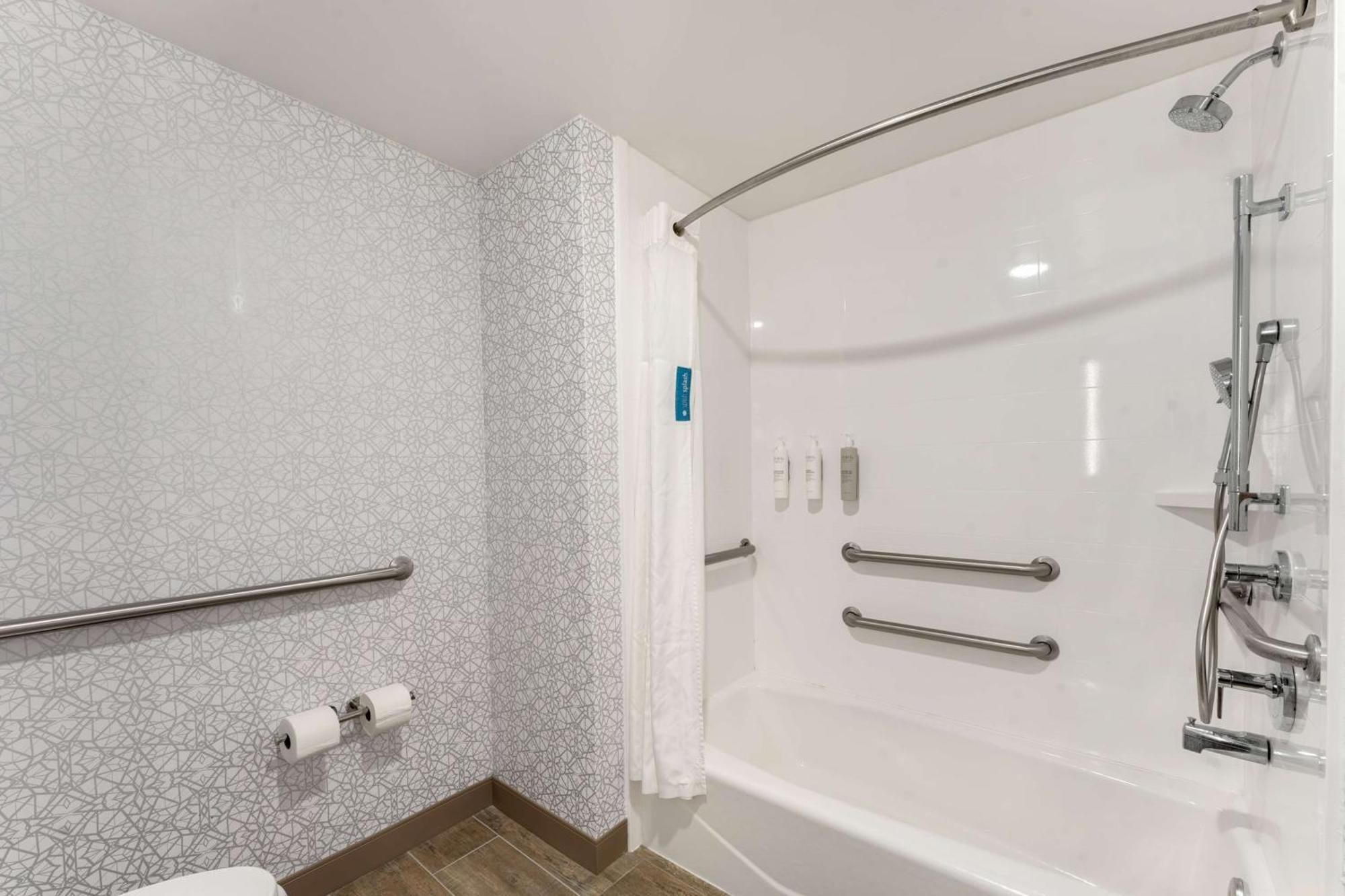 Hampton Inn Милфорд Экстерьер фото