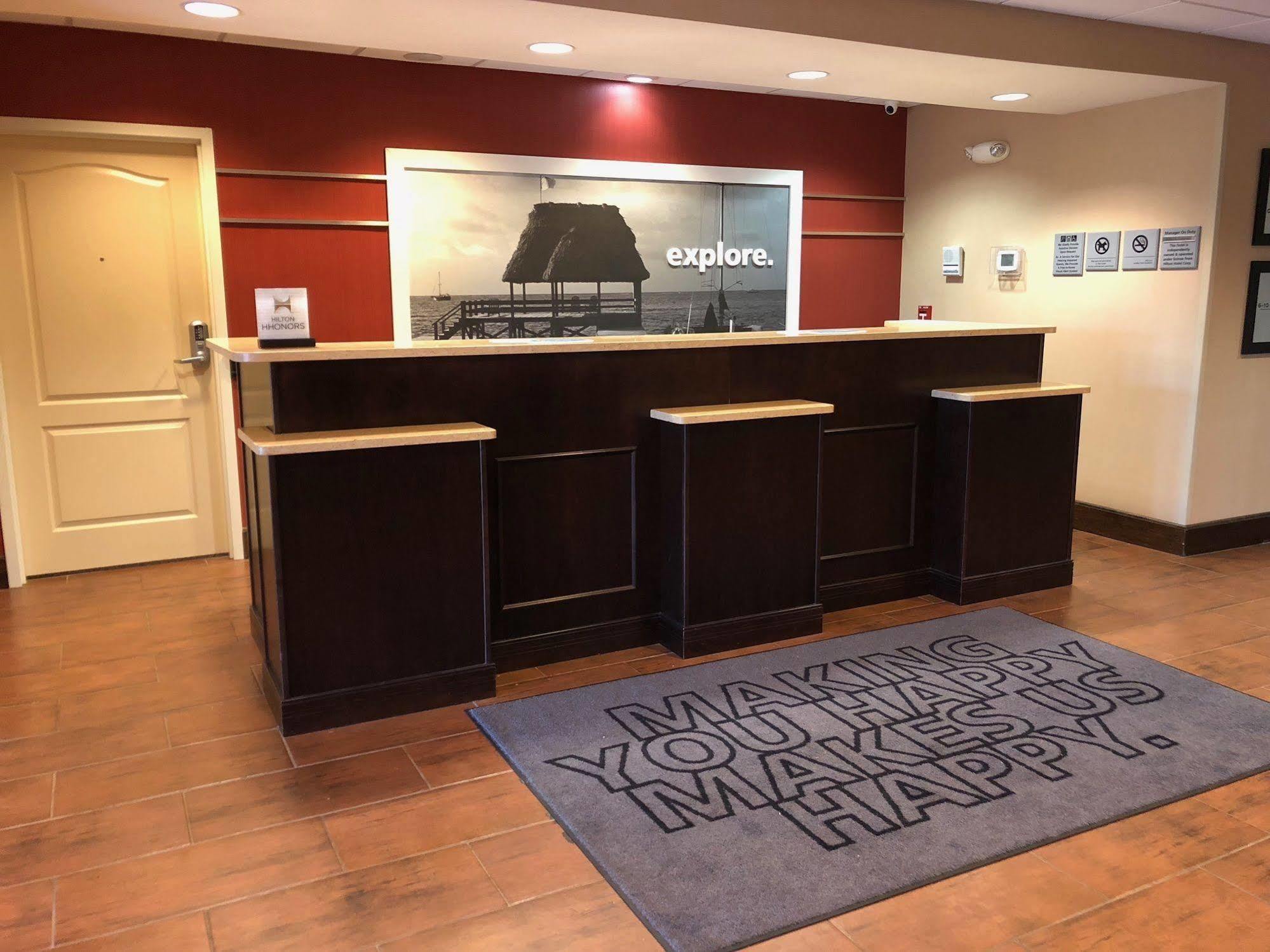 Hampton Inn Милфорд Экстерьер фото